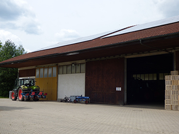Photovoltaik_Halle_P1010137.jpg